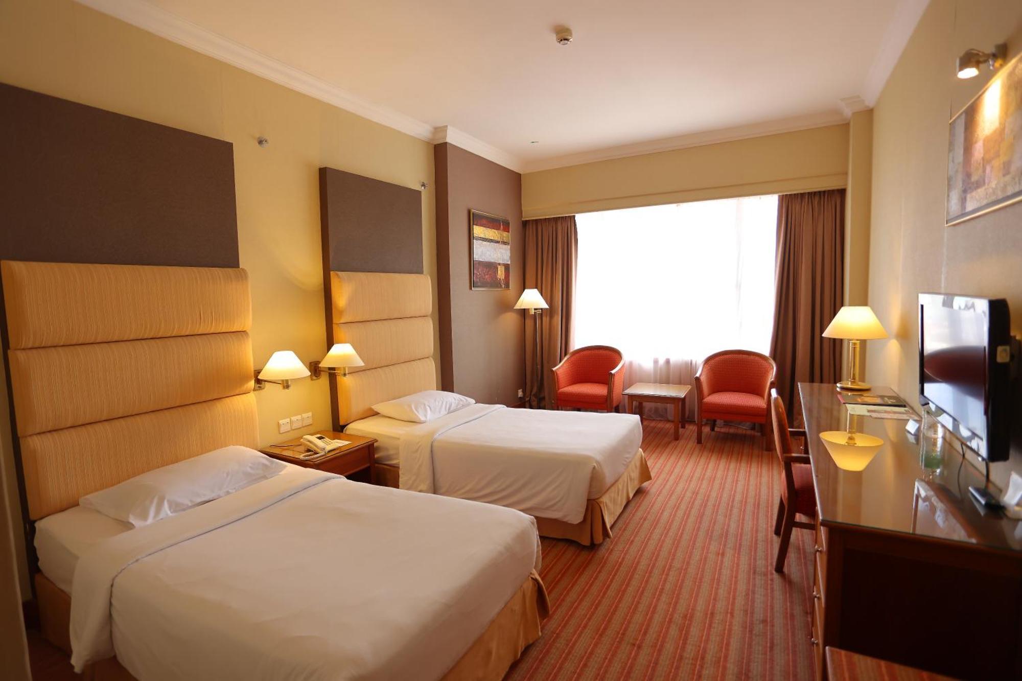 Dynasty Hotel Мири Экстерьер фото