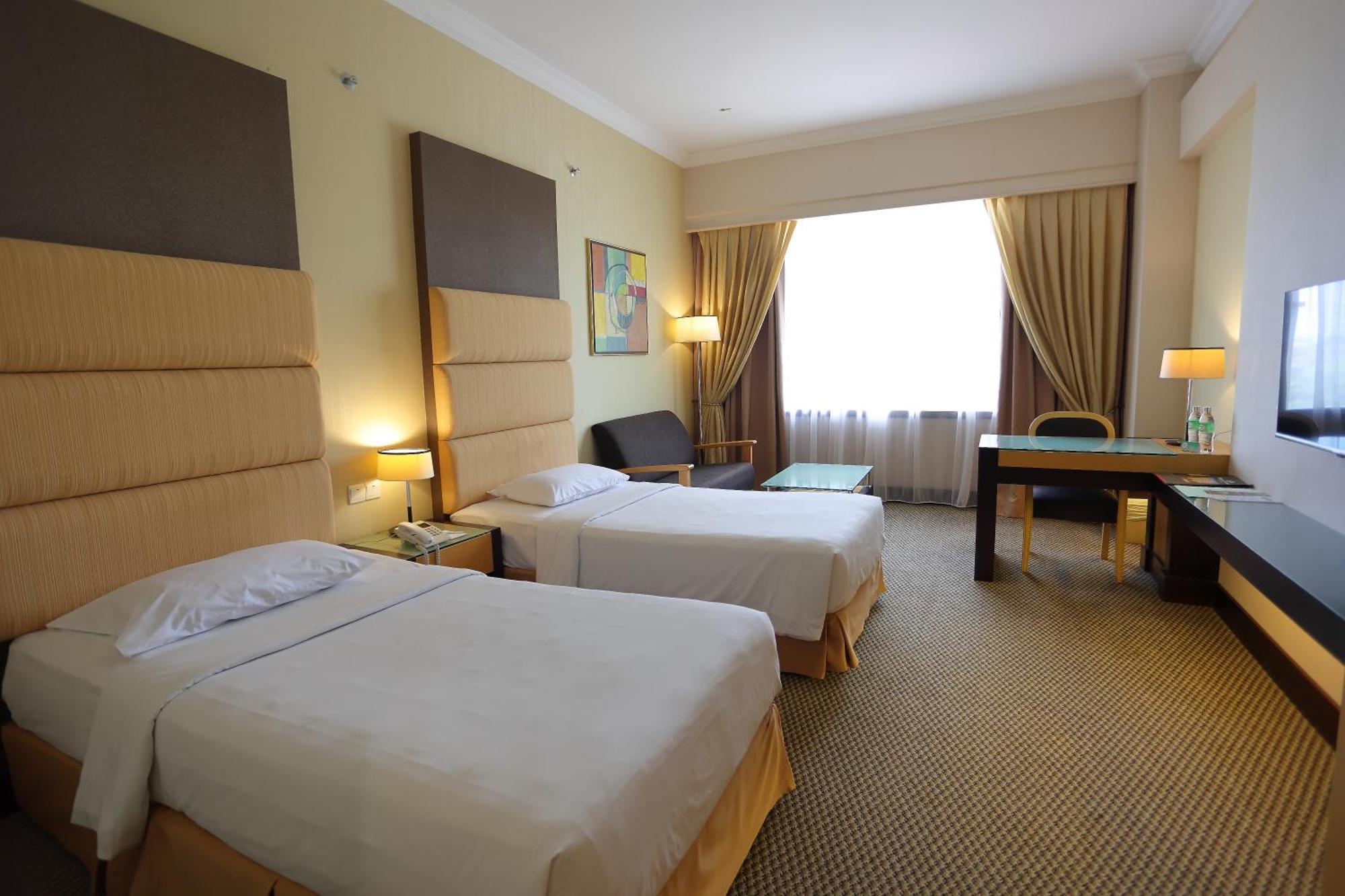 Dynasty Hotel Мири Экстерьер фото