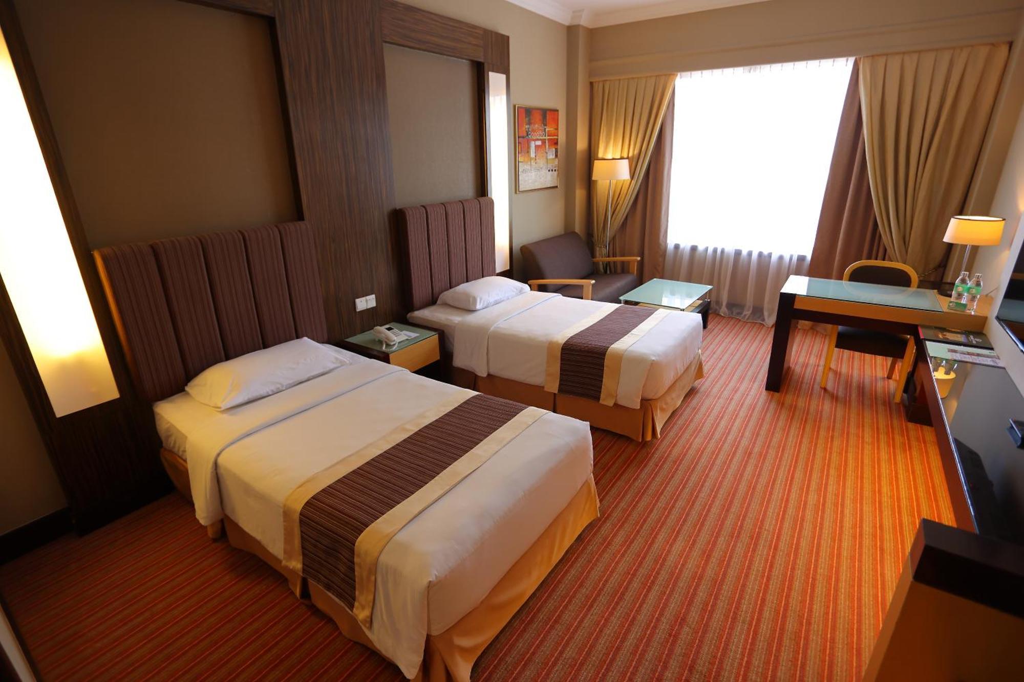 Dynasty Hotel Мири Экстерьер фото