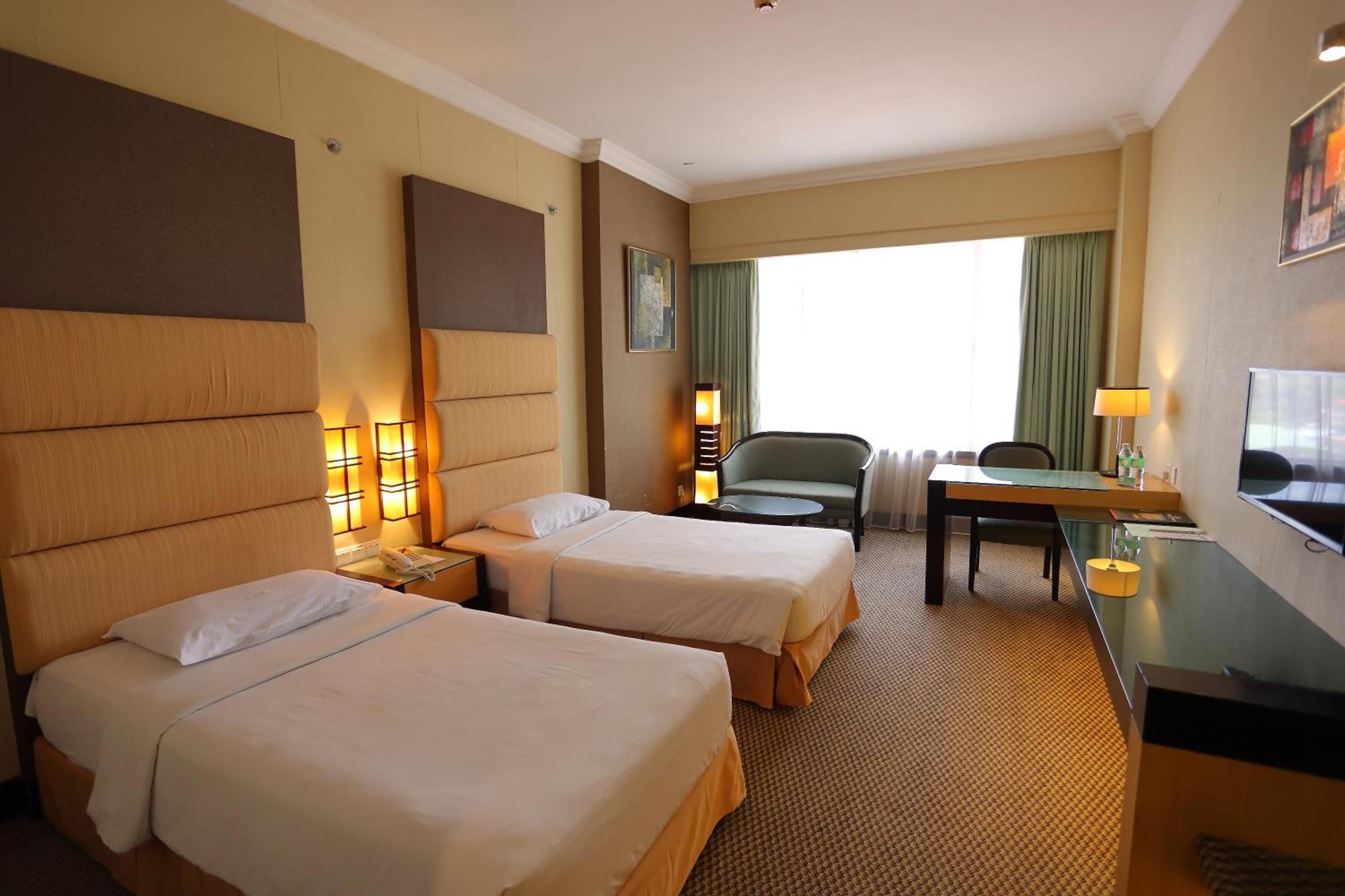 Dynasty Hotel Мири Экстерьер фото