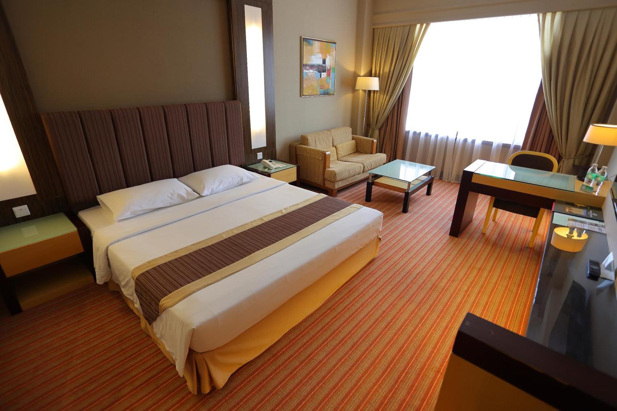 Dynasty Hotel Мири Экстерьер фото