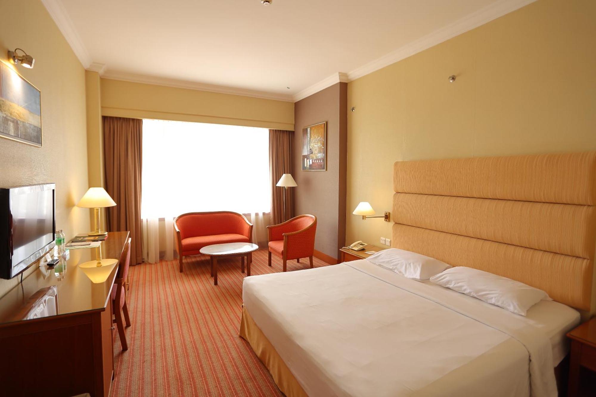 Dynasty Hotel Мири Экстерьер фото