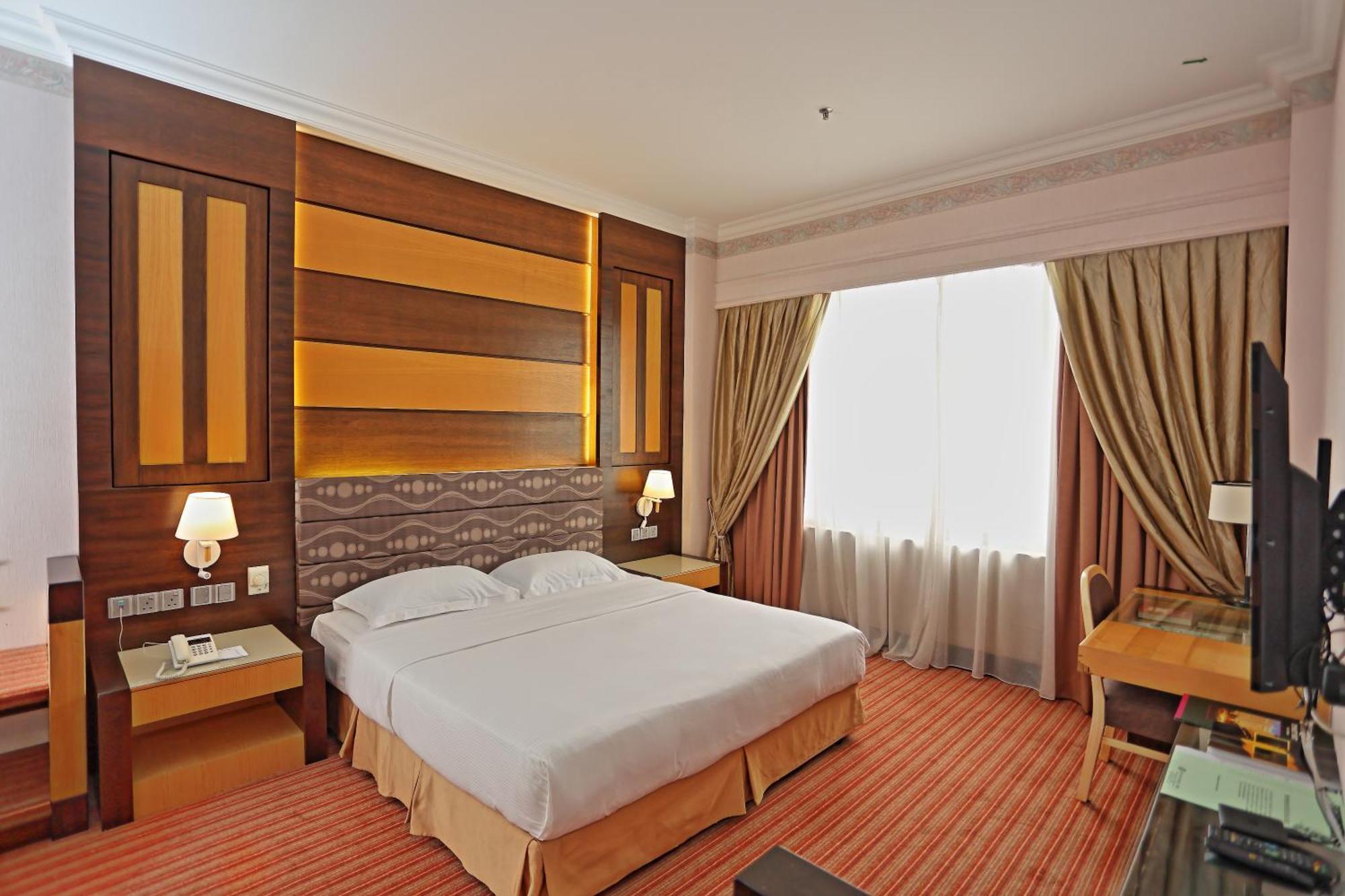 Dynasty Hotel Мири Экстерьер фото