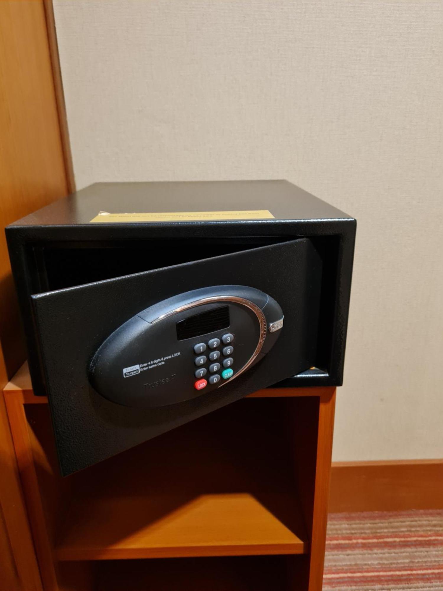 Dynasty Hotel Мири Экстерьер фото
