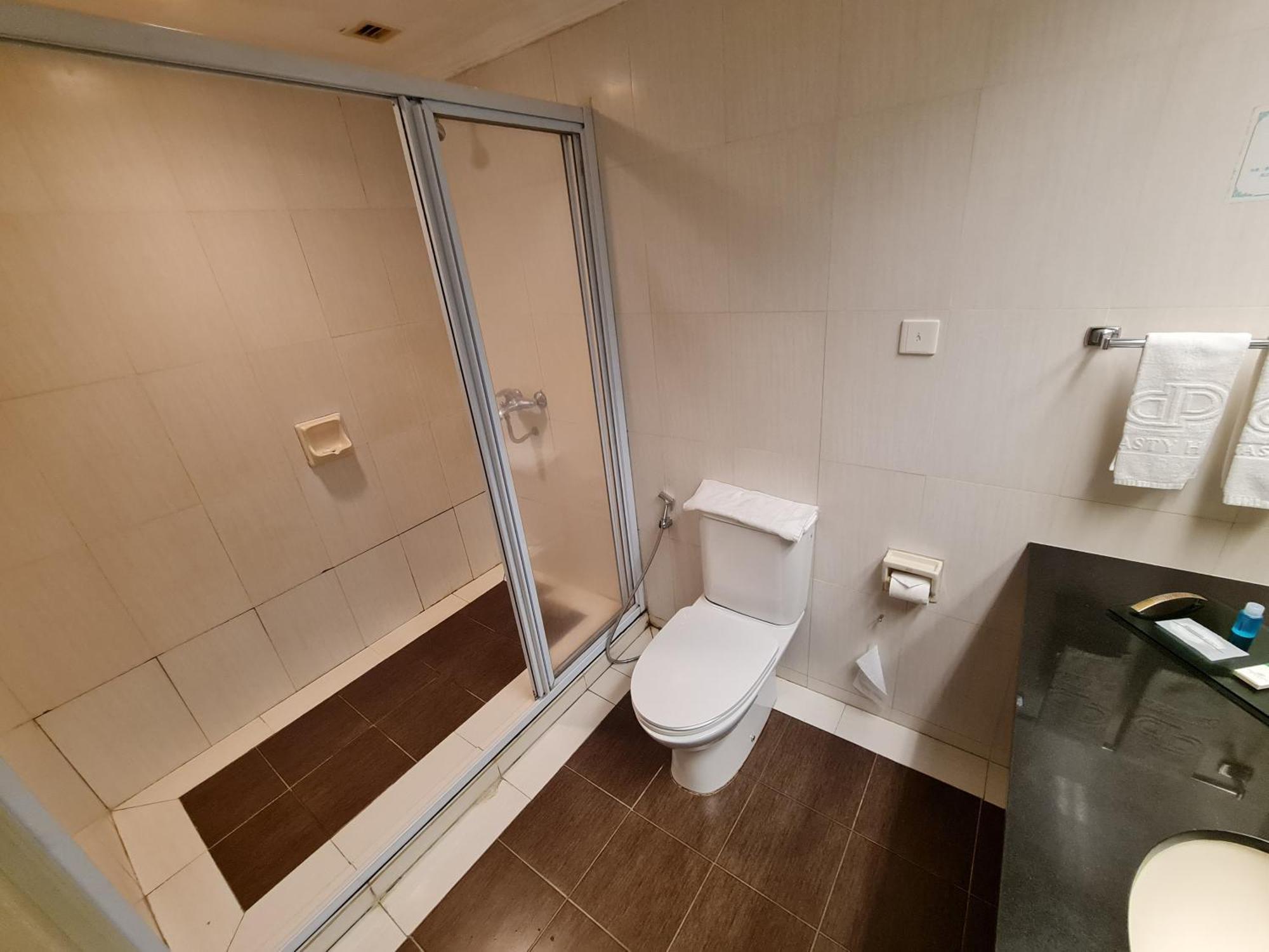 Dynasty Hotel Мири Экстерьер фото