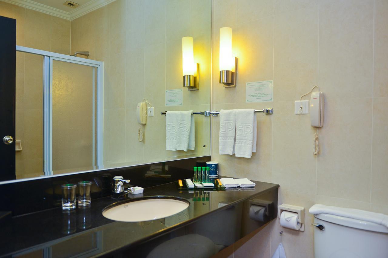 Dynasty Hotel Мири Номер фото
